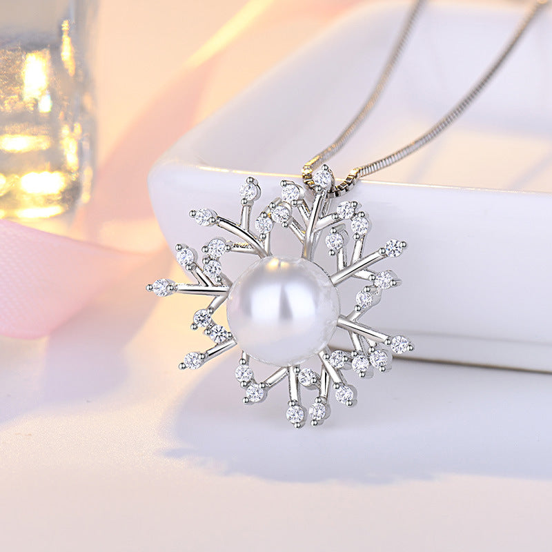 Damen Halskette mit elegantem Schneeflockenanhänger und luxuriöser Perle Shop Nory