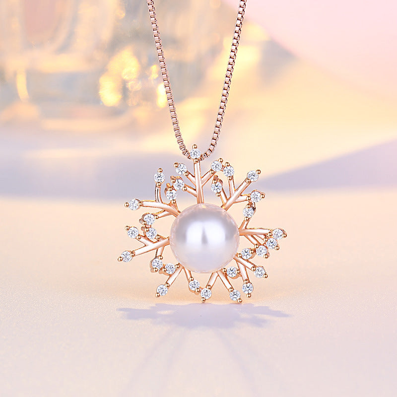 Damen Halskette mit elegantem Schneeflockenanhänger und luxuriöser Perle Shop Nory