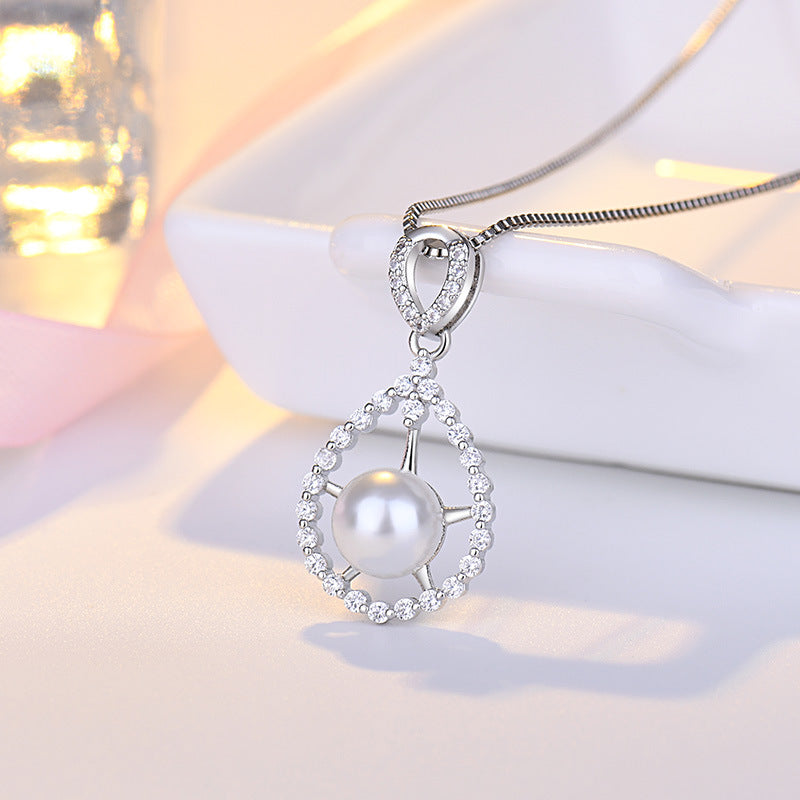 Damen Halskette mit luxuriösem Perlenanhänger und funkelnden Zirkonia-Elementen Shop Nory