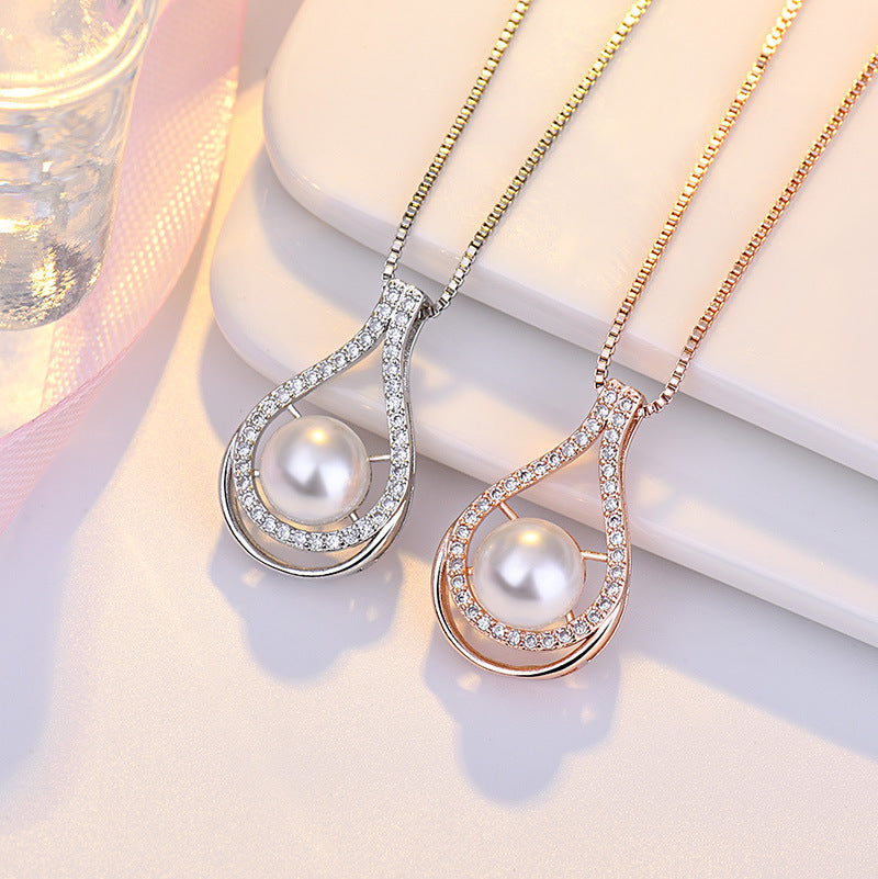 Damen Halskette mit elegantem Tropfen-Anhänger aus feinem Metall und funkelnden Kristallen Shop Nory