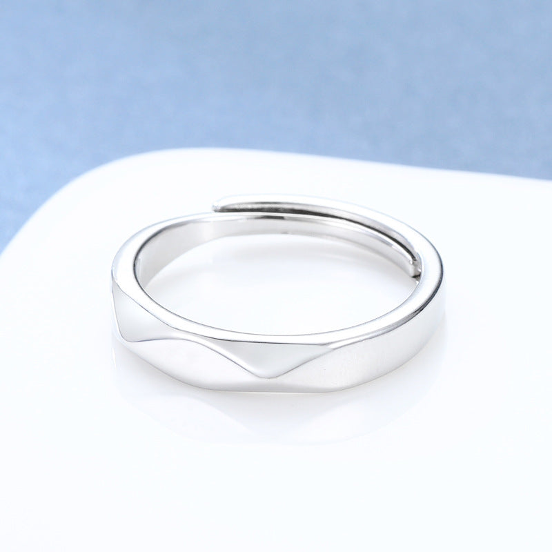 Damenring mit geschwungenem Design und funkelnden Zirkonia-Akzenten Shop Nory