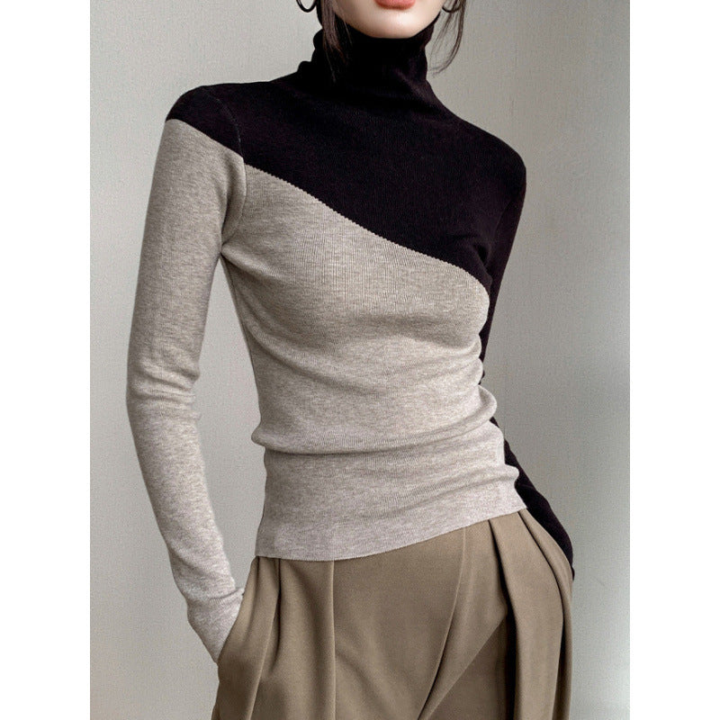 Schmaler Strickpullover mit Stehkragen und Farbakzenten