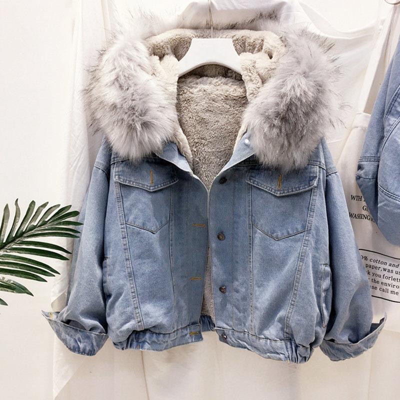 Gefütterte Jeansjacke mit großem Fellkragen