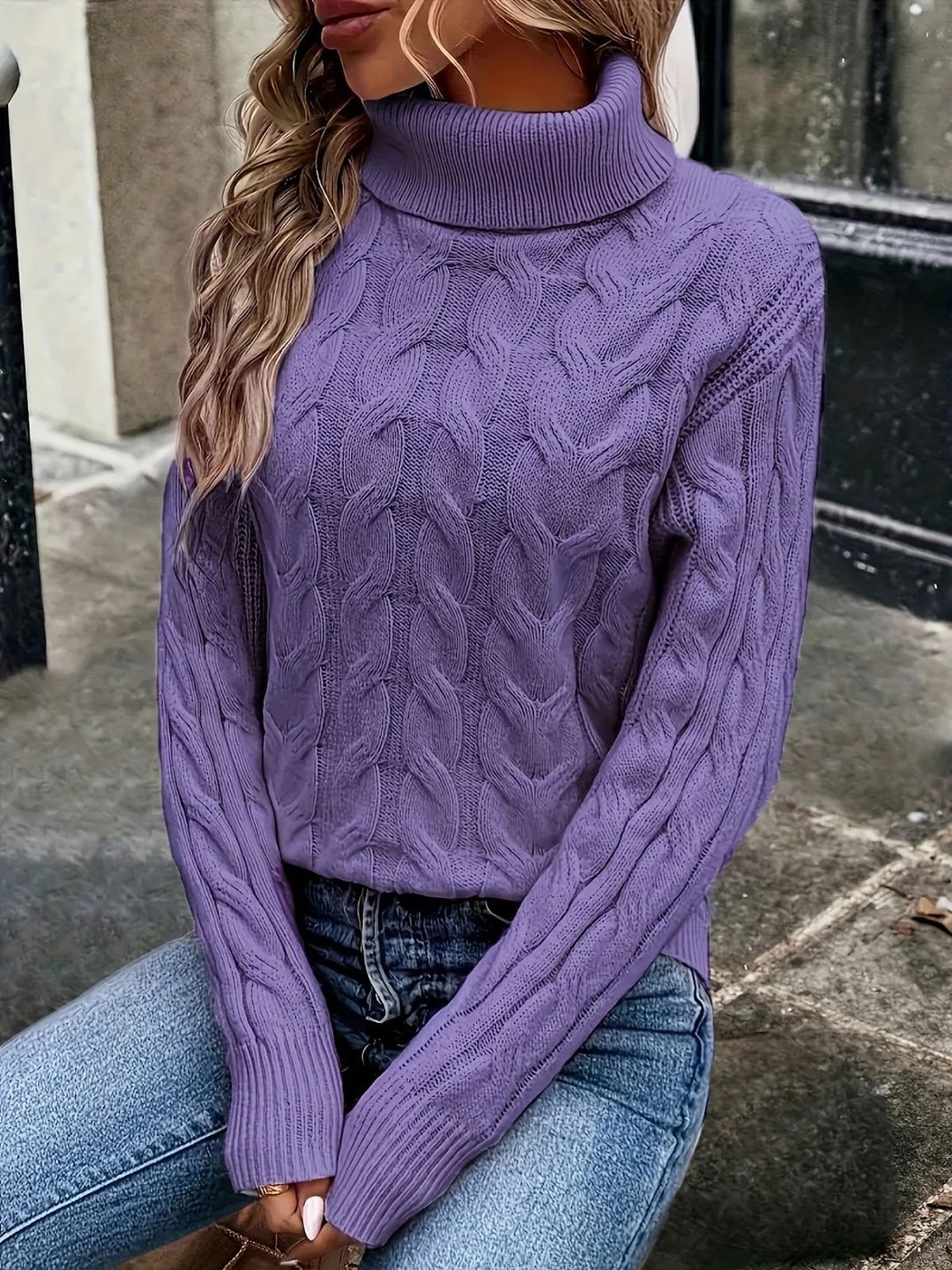 Strickpullover mit Zopfmuster und hohem Kragen