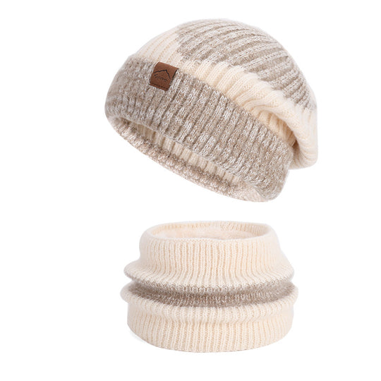 Zweiteiliges Set: Strickmütze mit Ohrenschutz und Schal