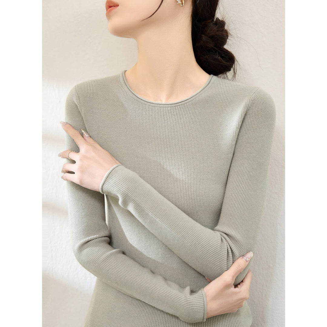 Schmal geschnittener Strickpullover mit Rundhalsausschnitt