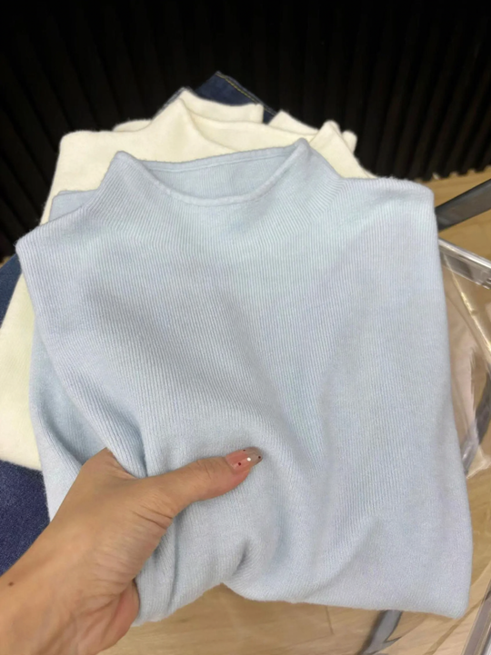 Schlanker Damen-Strickpullover mit Stehkragen