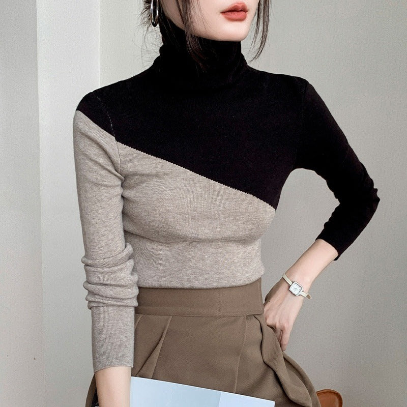 Schmaler Strickpullover mit Stehkragen und Farbakzenten