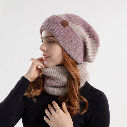 Zweiteiliges Set: Strickmütze mit Ohrenschutz und Schal