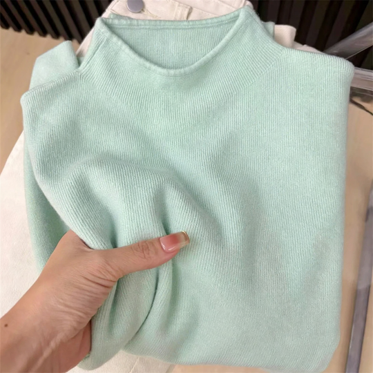 Schlanker Damen-Strickpullover mit Stehkragen