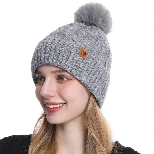 Winter-Set aus Strickmütze, Schal und Handschuhen