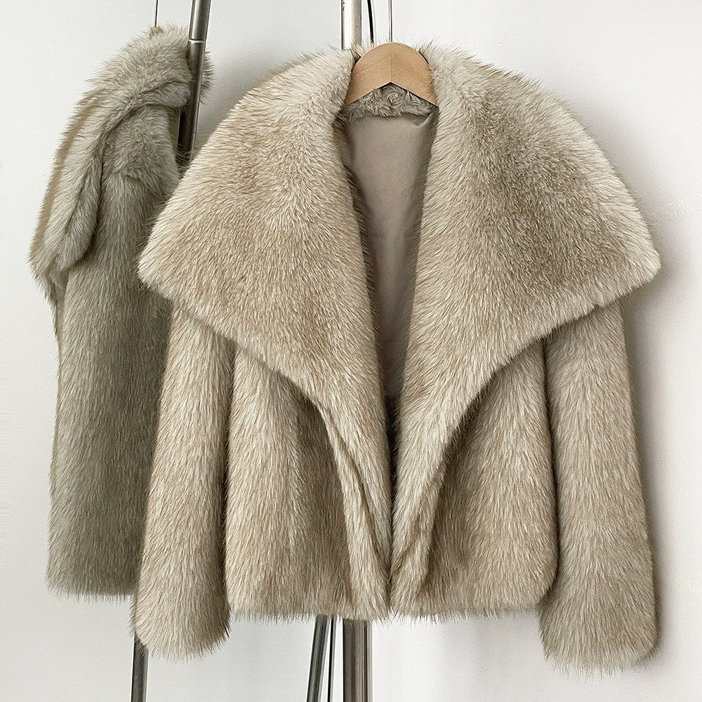 Elegante Kunstpelzjacke mit großem Revers