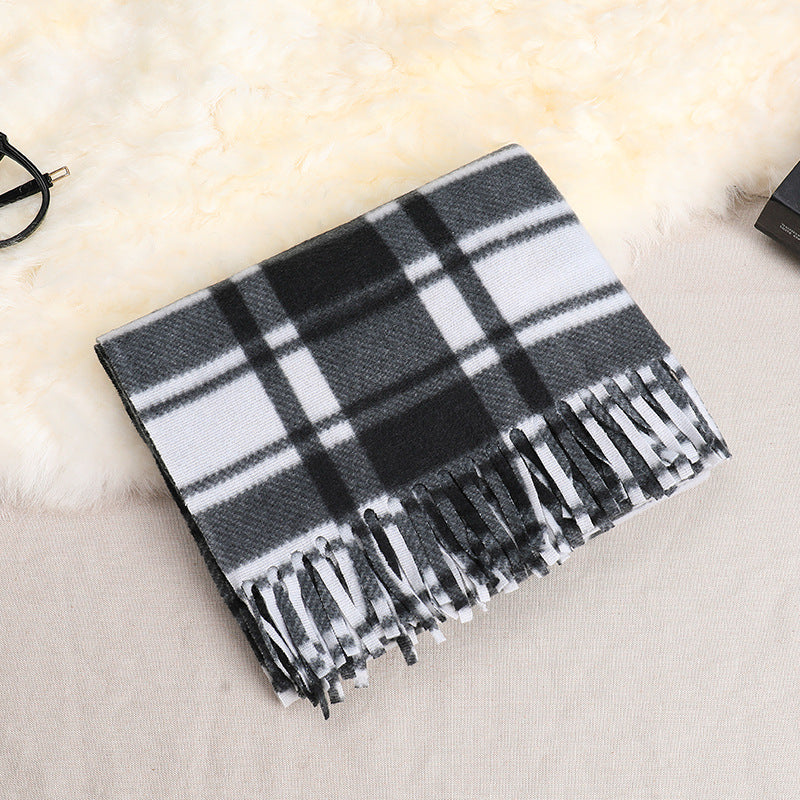 Klassischer Karo-Schal aus beidseitigem Fleece