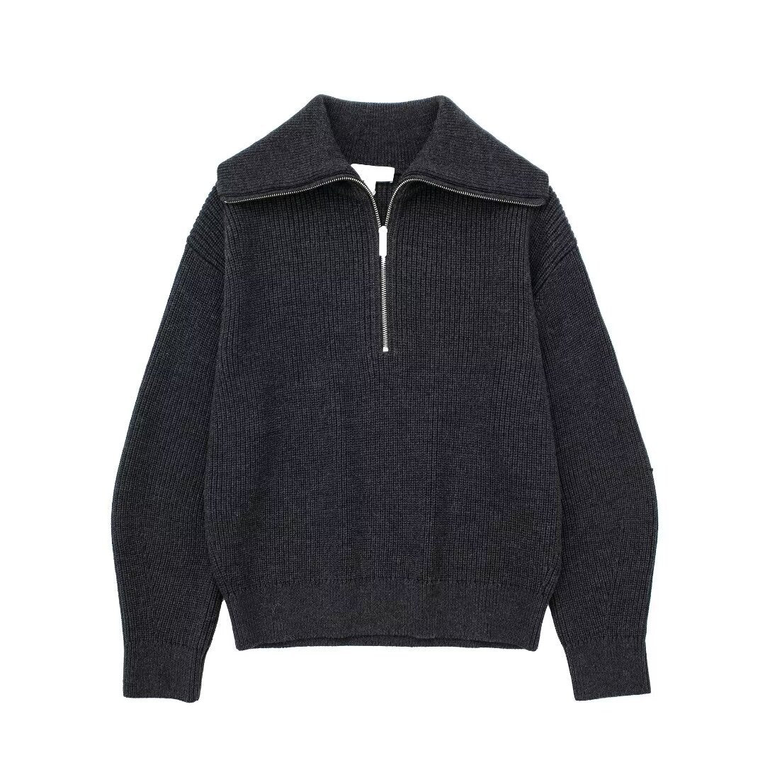 Gestreifter Strickpullover mit Reißverschluss und Kragen