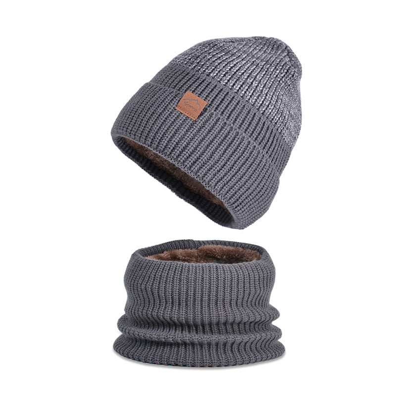 Winter-Set: Strickmütze und Schal für Outdoor-Aktivitäten