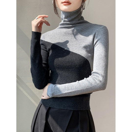 Schmaler Strickpullover mit Stehkragen und Farbakzenten