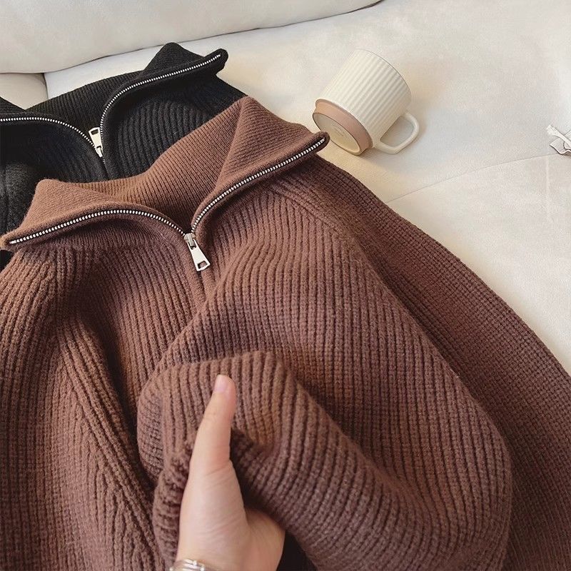 Lockerer Strickpullover mit Reißverschluss und Umlegekragen