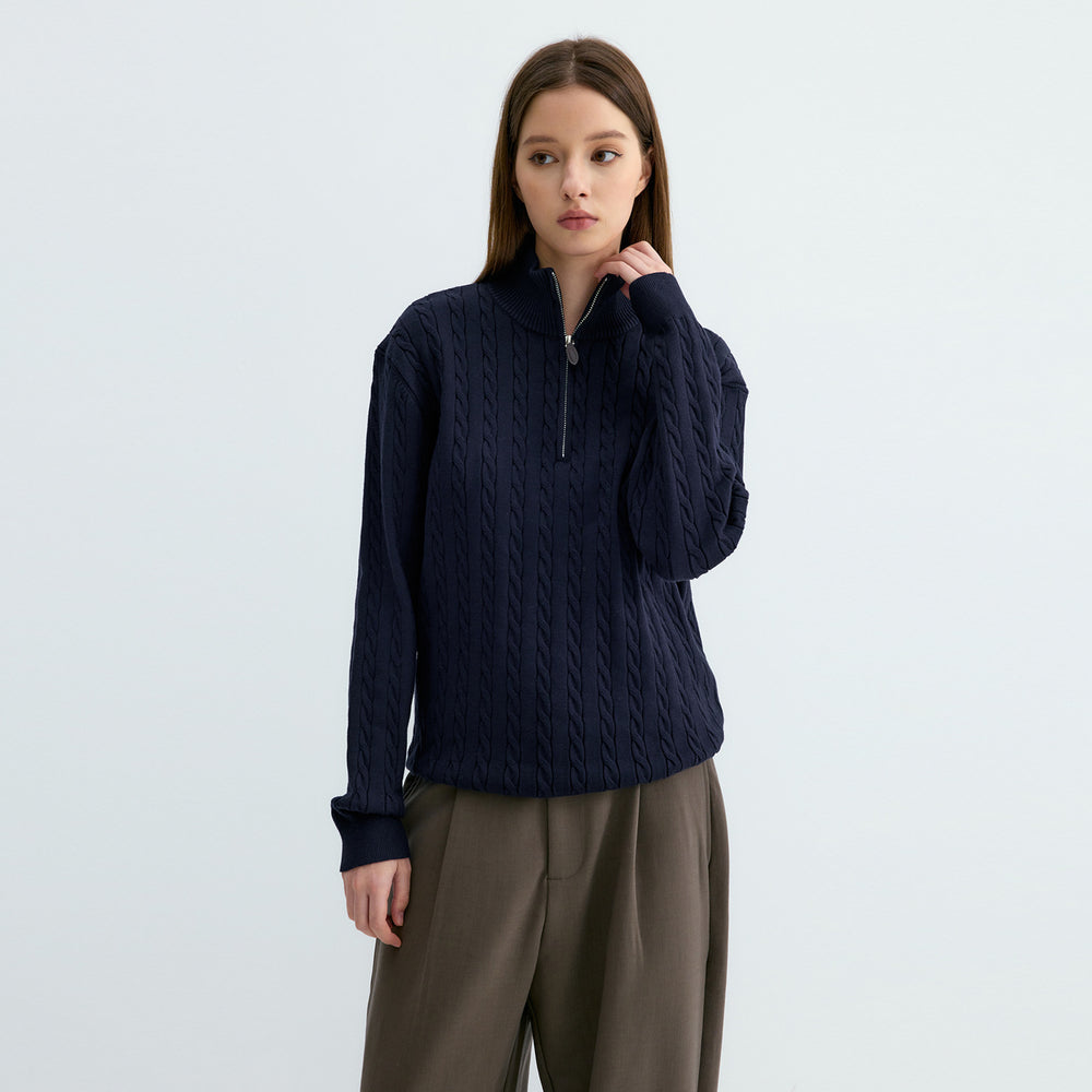 Klassischer Strickpullover mit Zopfmuster und Reißverschluss