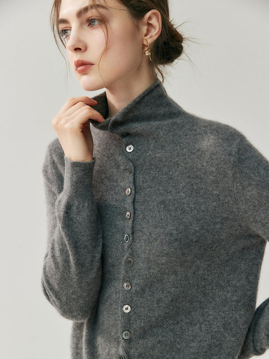 Damen-Strickjacke mit Rollkragen und Knopfleiste