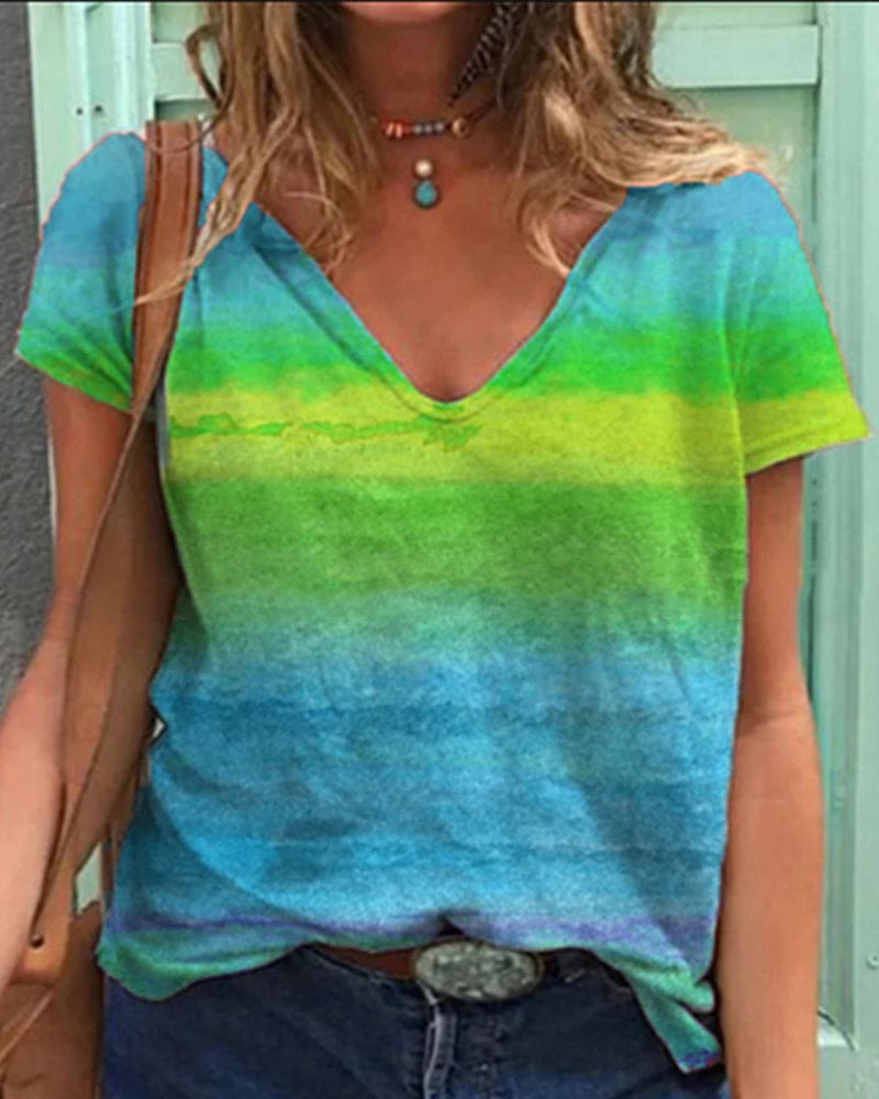 Shopnory | Luftiges T-Shirt mit V-Ausschnitt und Regenbogenmuster