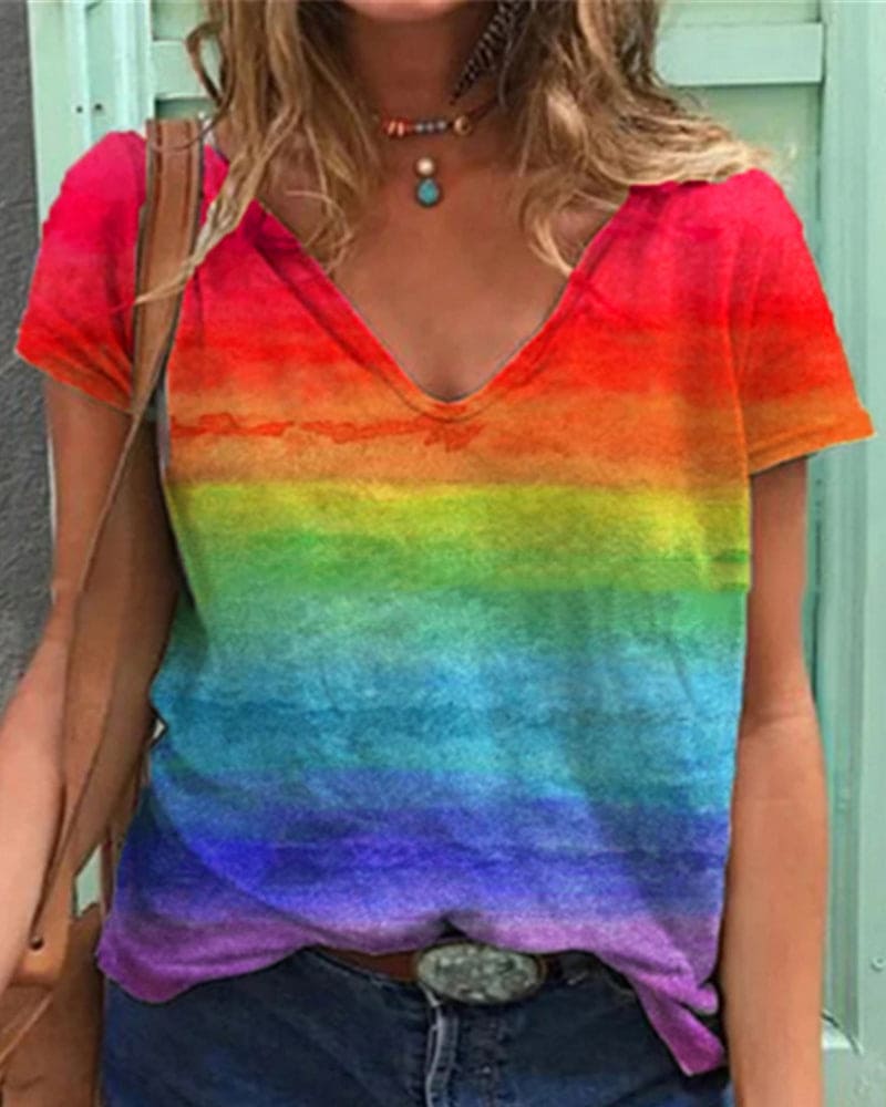 Shopnory | Luftiges T-Shirt mit V-Ausschnitt und Regenbogenmuster