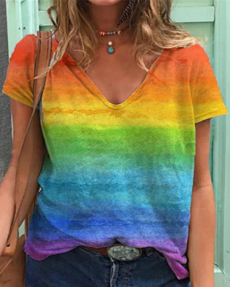 Shopnory | Luftiges T-Shirt mit V-Ausschnitt und Regenbogenmuster
