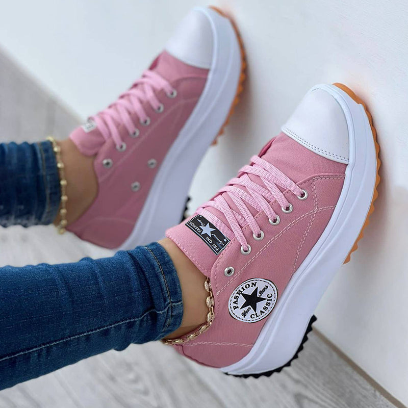 Orthopädische Schuhe, Schnürsenkel, dicke Sohle