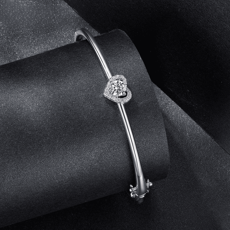 Strahlendes Moissanit-Herzarmband - Erschwinglicher Luxus für Frauen | Shop Nory