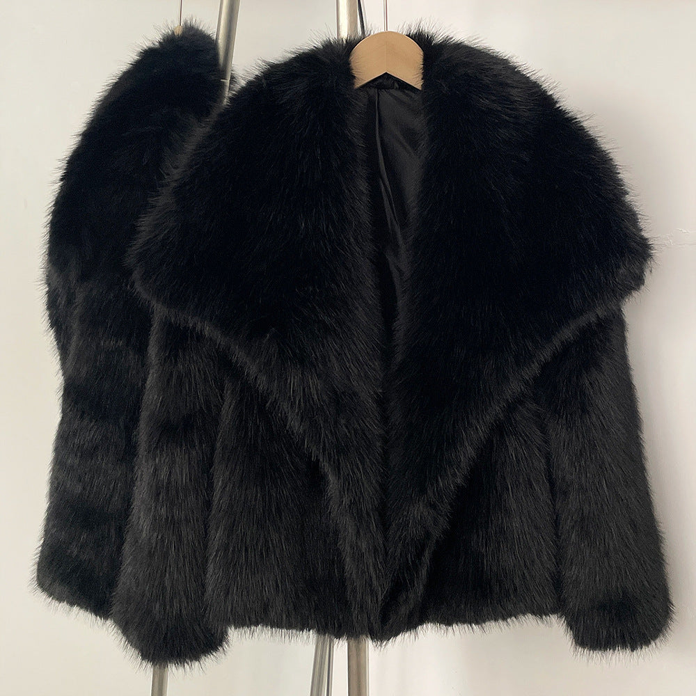 Elegante Kunstpelzjacke mit großem Revers