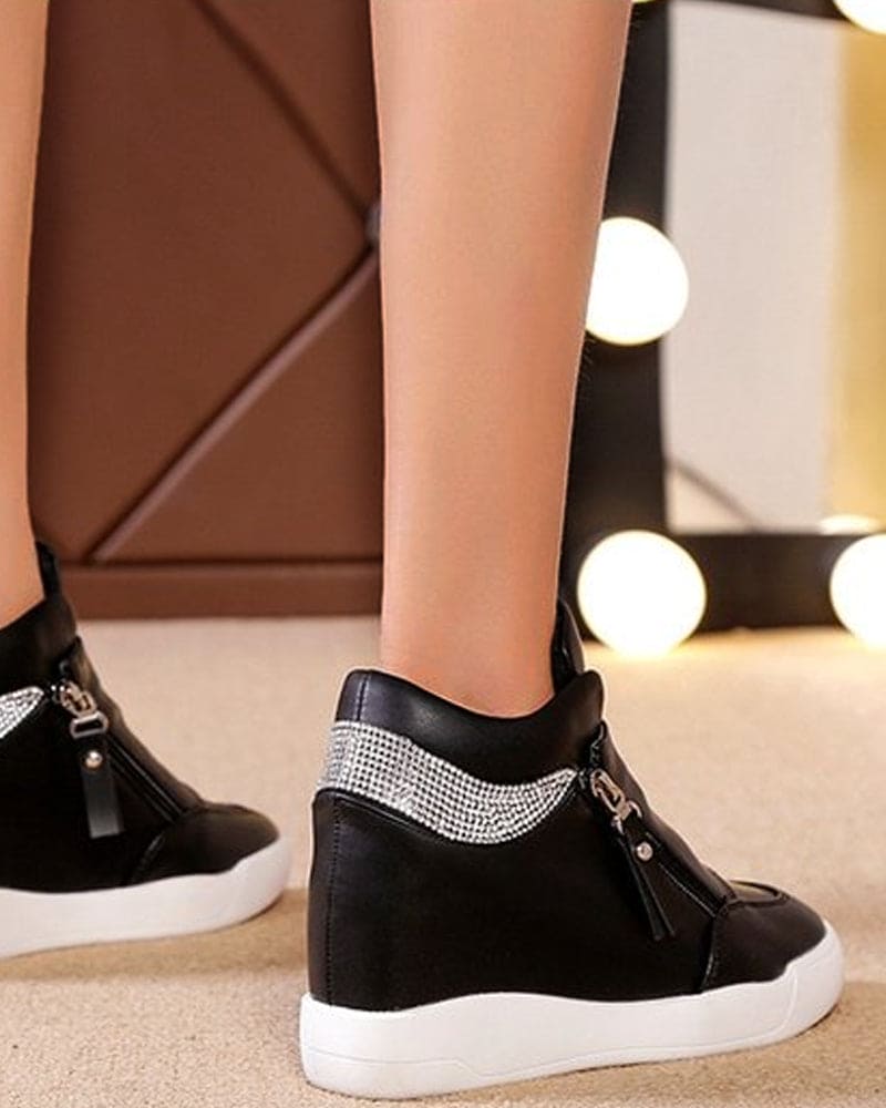Sportschuhe mit Keilabsatz