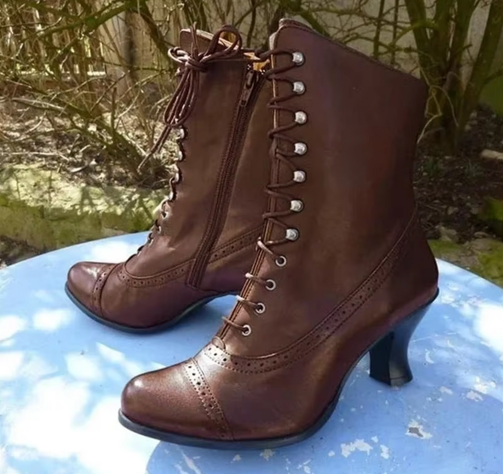 Lederstiefel mit Schnürung