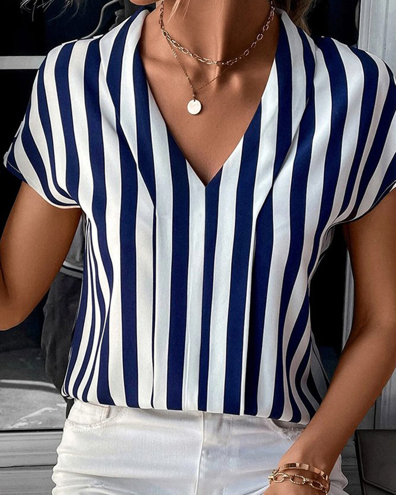 Sommerbluse In Einem Gestreiften Look