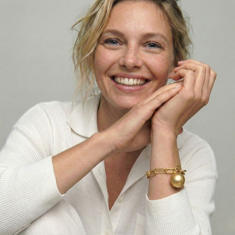 Damen Gliederarmband mit Kugelanhänger in Goldoptik | Shop Nory