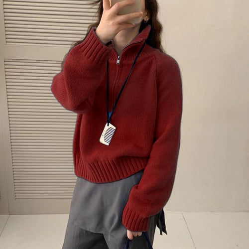 Moderner Strickpullover mit Stehkragen und Reißverschluss