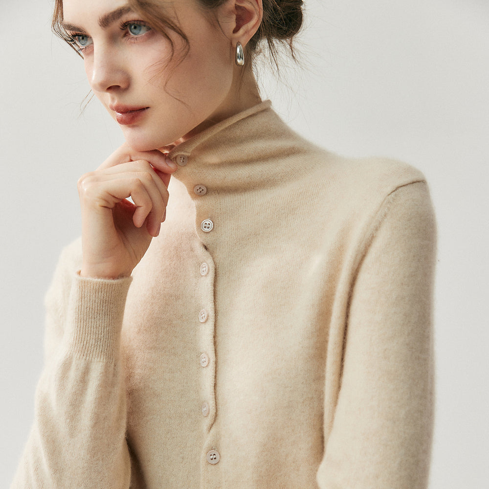 Damen-Strickjacke mit Rollkragen und Knopfleiste