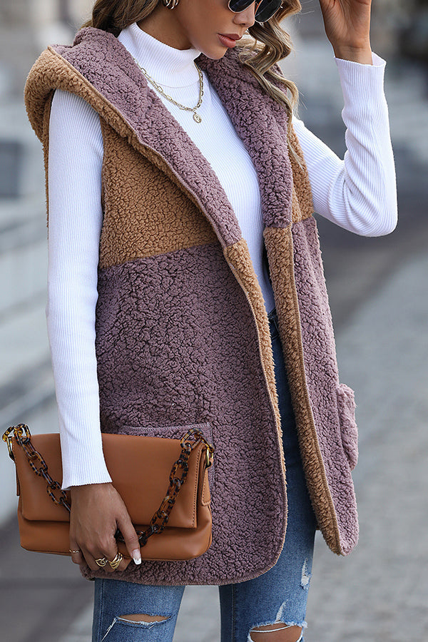 Ärmelloser Colorblock-Taschenloser Mid-Length Cardigan Puff-Velours-Jacke