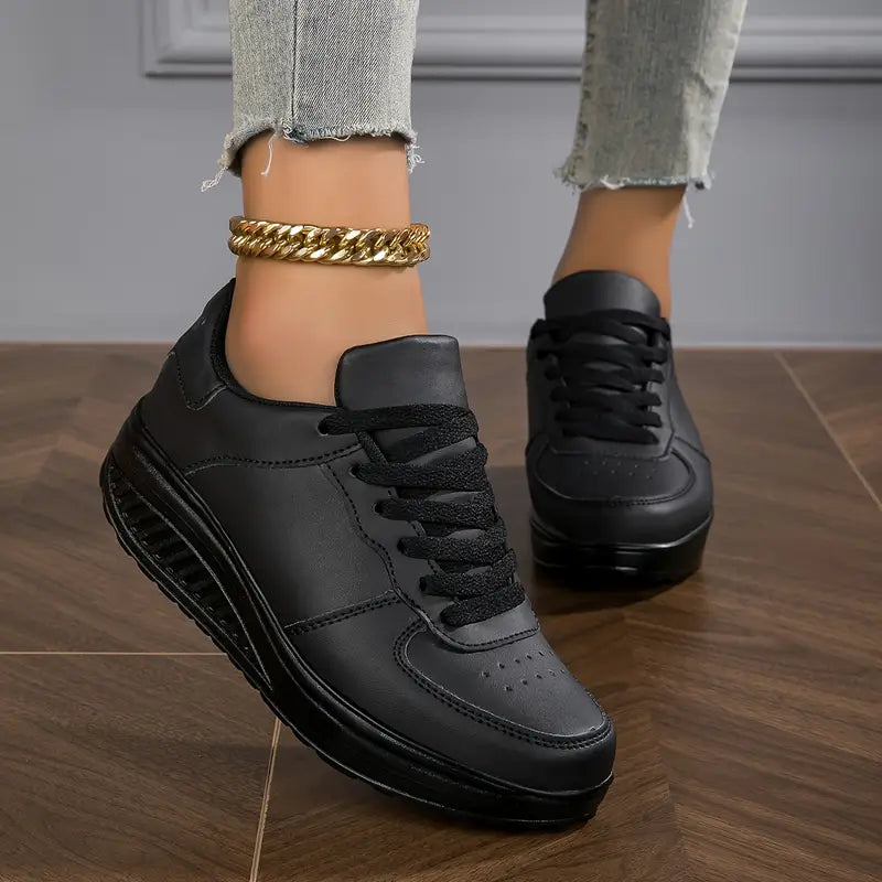 Orthopädische Sneakers mit Keilsohle