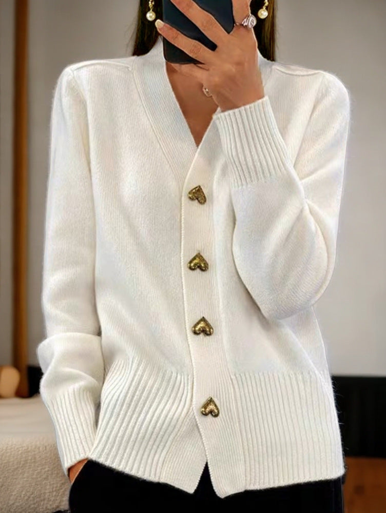 Damen-Strickjacke mit V-Ausschnitt und Herzknöpfen