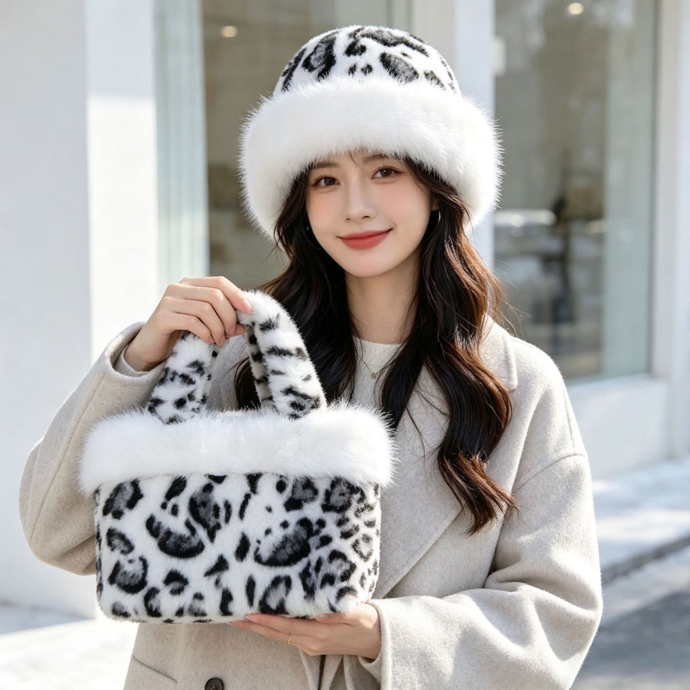 Winter-Set: Handtasche und Mütze im Leoparden-Design