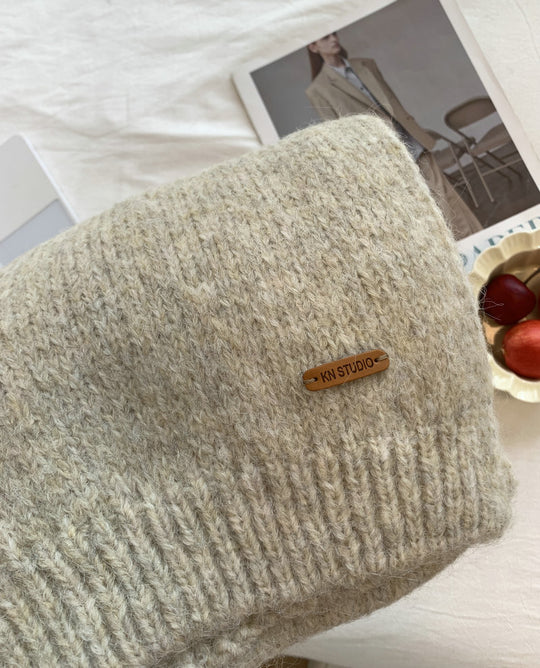 Weicher Schal mit Alpakawollanteil und Leder-Label