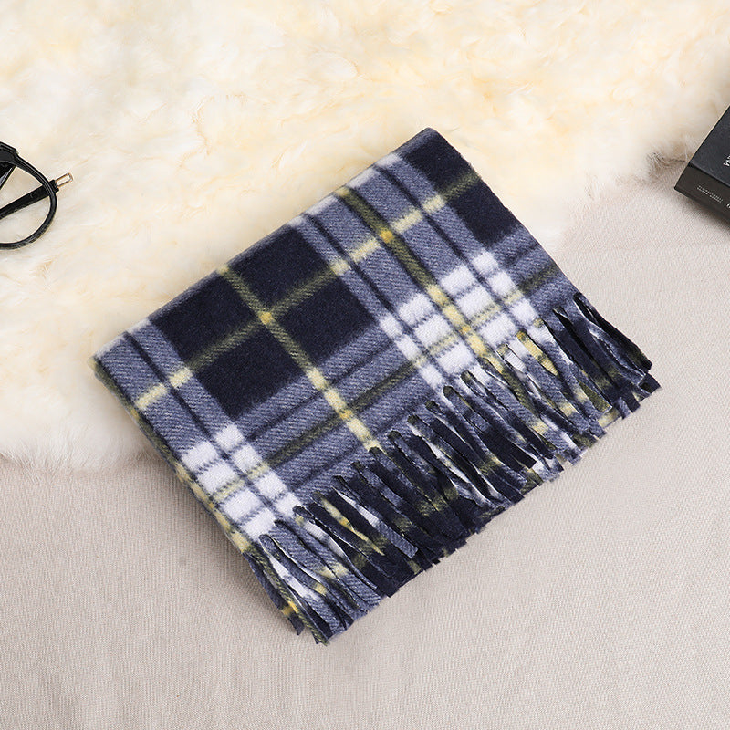 Klassischer Karo-Schal aus beidseitigem Fleece
