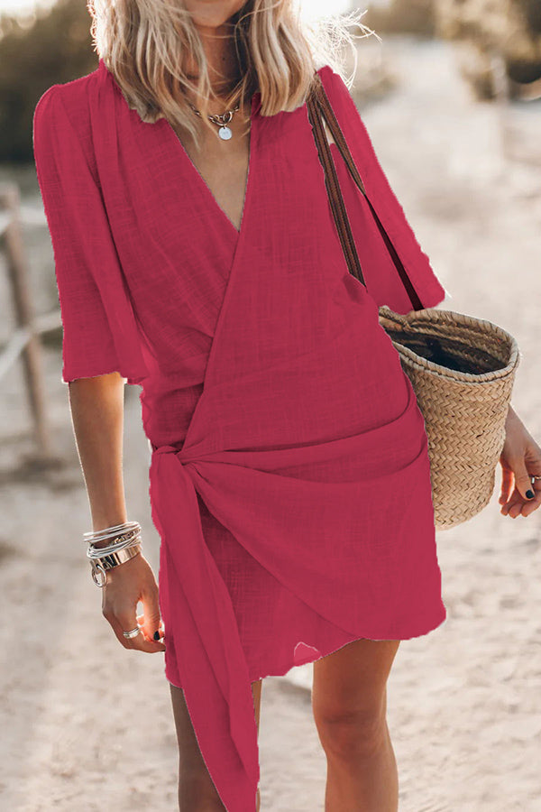 Sommerliches luftiges Strandkleid mit Wickelausschnitt für Damen