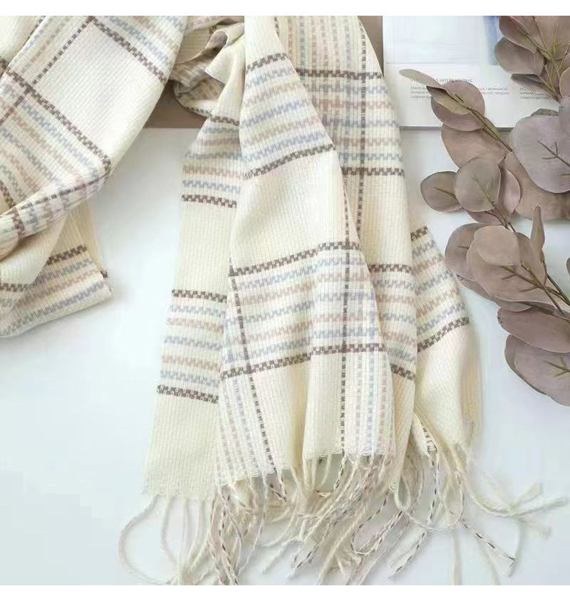 Karierter Winterschal im College-Stil