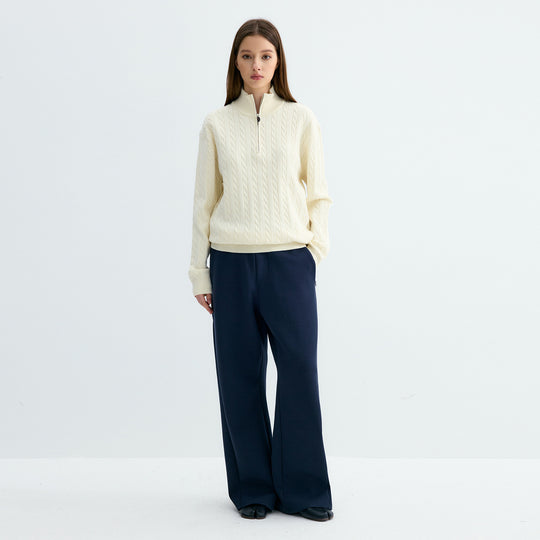Klassischer Strickpullover mit Zopfmuster und Reißverschluss