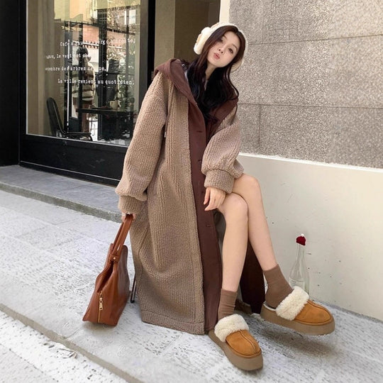 Lange Damen-Kapuzenjacke im Lagen-Look mit Lammfell-Optik