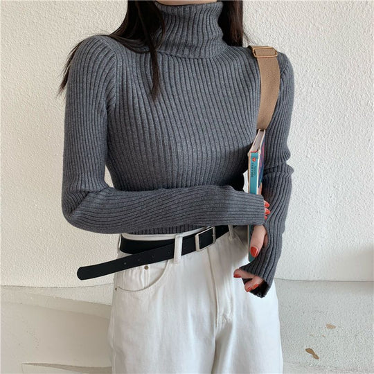 Figurbetonter Rollkragenpullover mit Daumenlöchern
