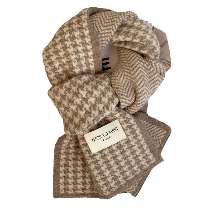Strickschal mit Hahnentrittmuster