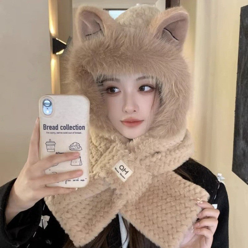 Flauschiges Set aus Mütze mit Fuchs-Ohren und Schal