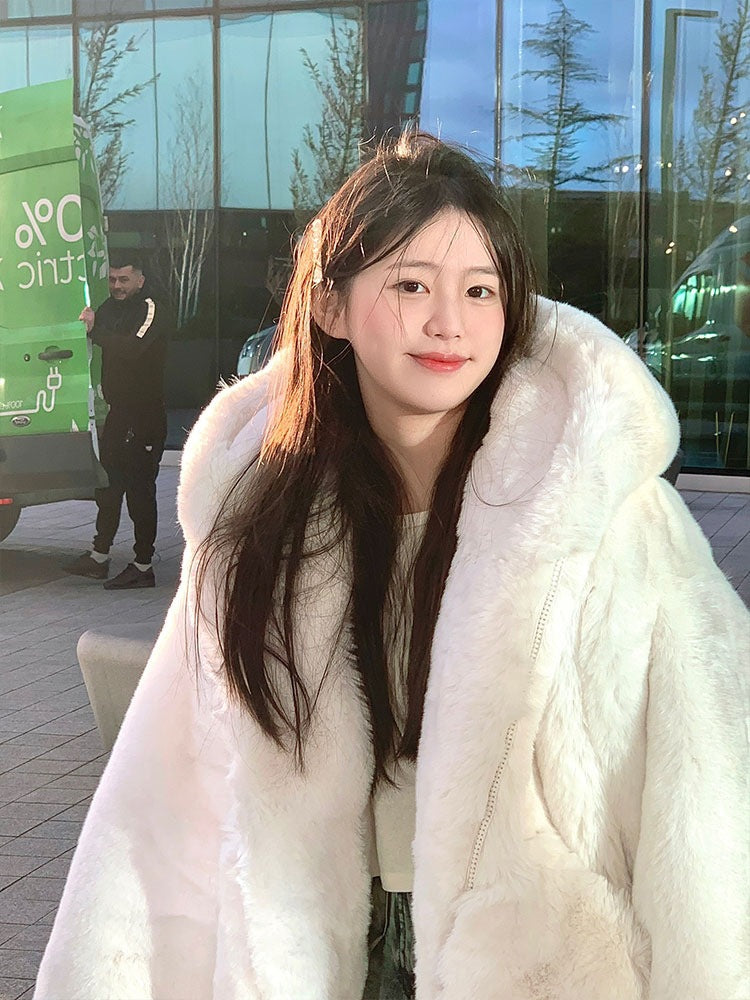 Mittellanger Mantel mit Kapuze aus Lammfleece-Imitat