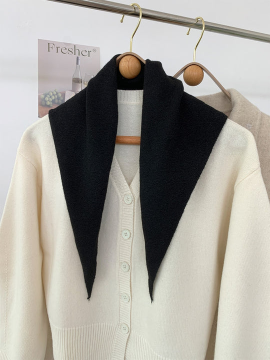 Dreieckiger Strickschal mit Wollanteil